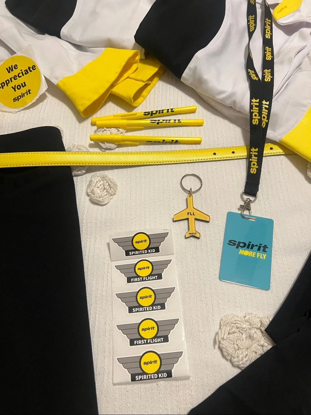 Spirit Airlines flight attendant Crew uniform pieces plus extras - Picture 5 of 8